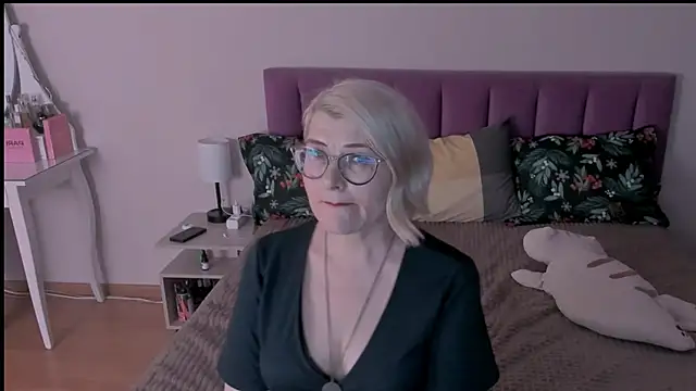 sabrinamacmarren online show from 2, 2, 2025