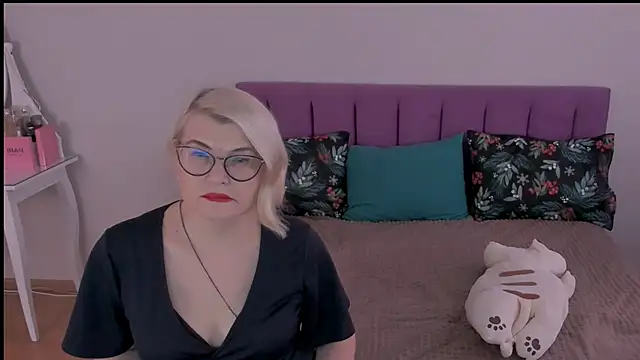 sabrinamacmarren online show from 5, 2, 2025