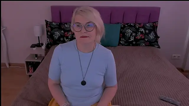 sabrinamacmarren online show from 6, 2, 2025