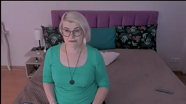 sabrinamacmarren online show from 9, 2, 2025