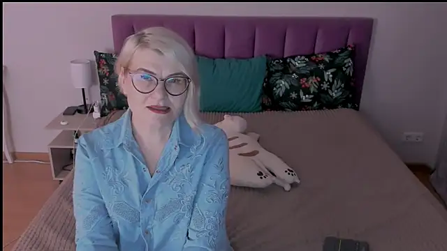 sabrinamacmarren online show from 11, 2, 2025