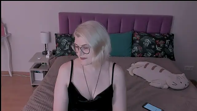 sabrinamacmarren online show from 13, 2, 2025