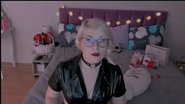 sabrinamacmarren online show from 14, 2, 2025