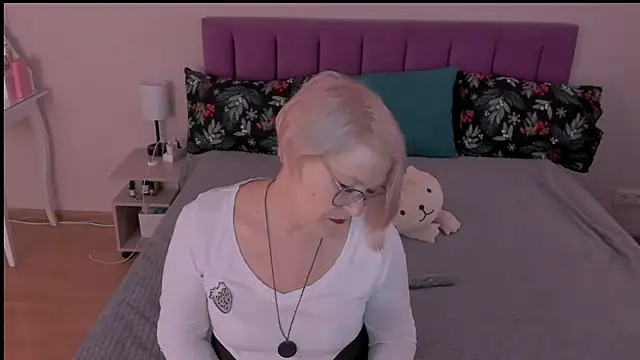 sabrinamacmarren online show from 8, 3, 2025