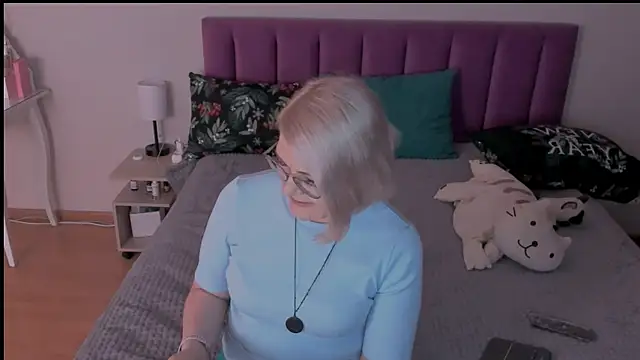 sabrinamacmarren online show from 8, 3, 2025