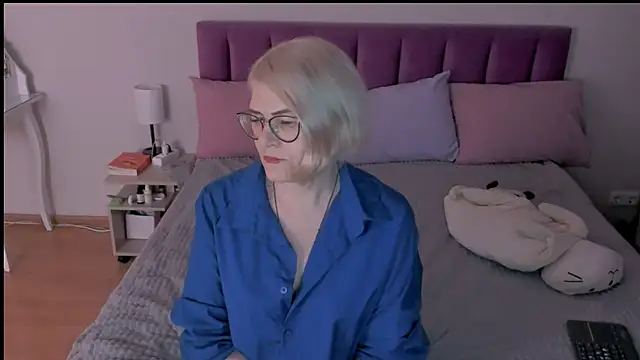 sabrinamacmarren online show from 11, 3, 2025