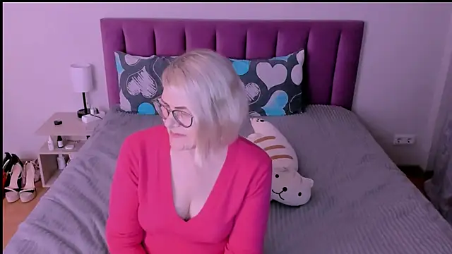 sabrinamacmarren online show from 9, 9, 2025