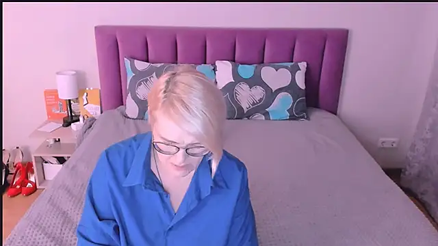 sabrinamacmarren online show from 21, 10, 2025