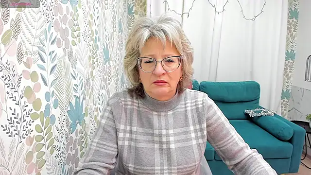 Snapshot of EvelynJoyful chatting on 6, 1, 2025 EvelynJoyful online show from 6, 1, 2025