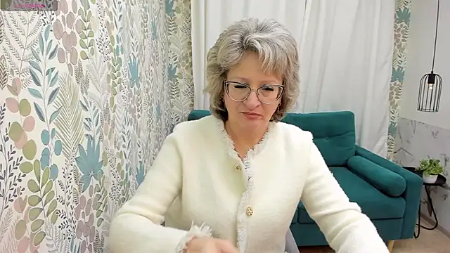 Snapshot of EvelynJoyful chatting on 6, 2, 2025 EvelynJoyful online show from 6, 2, 2025