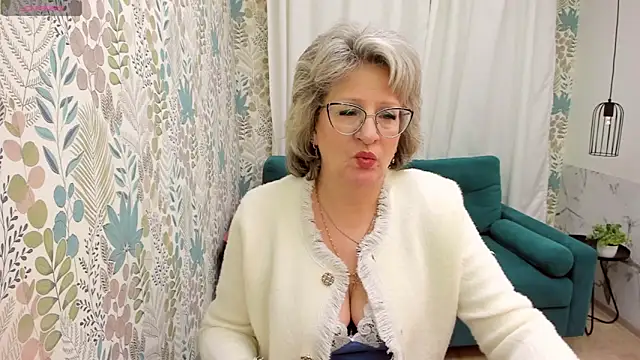 Snapshot of EvelynJoyful chatting on 6, 2, 2025 EvelynJoyful online show from 6, 2, 2025