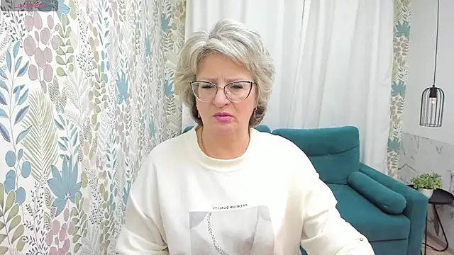 Snapshot of EvelynJoyful chatting on 10, 3, 2025 EvelynJoyful online show from 10, 3, 2025