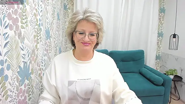 Snapshot of EvelynJoyful chatting on 10, 3, 2025 EvelynJoyful online show from 10, 3, 2025