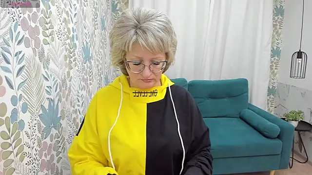 Snapshot of EvelynJoyful chatting on 11, 3, 2025 EvelynJoyful online show from 11, 3, 2025