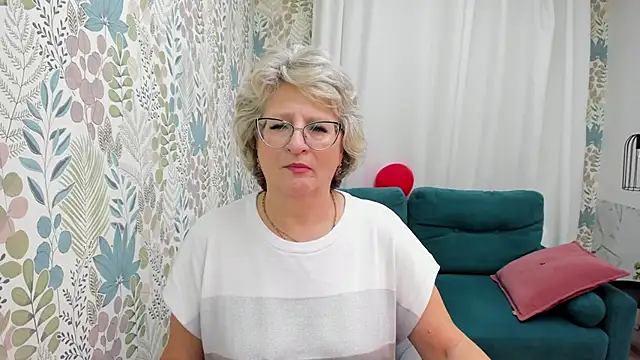 Snapshot of EvelynJoyful chatting on 10, 9, 2025 EvelynJoyful online show from 10, 9, 2025