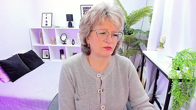 EvelynJoyful online show from 24, 11, 2025