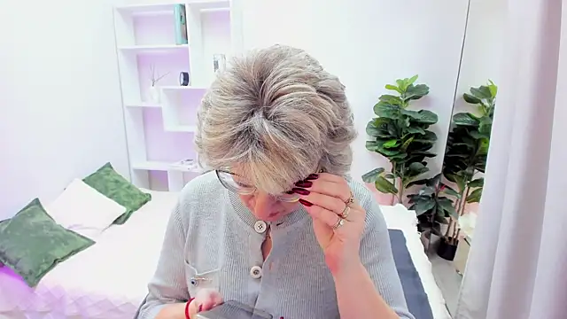 EvelynJoyful online show from 4, 12, 2025