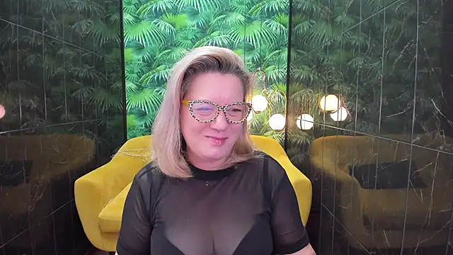 Snapshot of LeaPure chatting on 2, 1, 2025 LeaPure online show from 2, 1, 2025