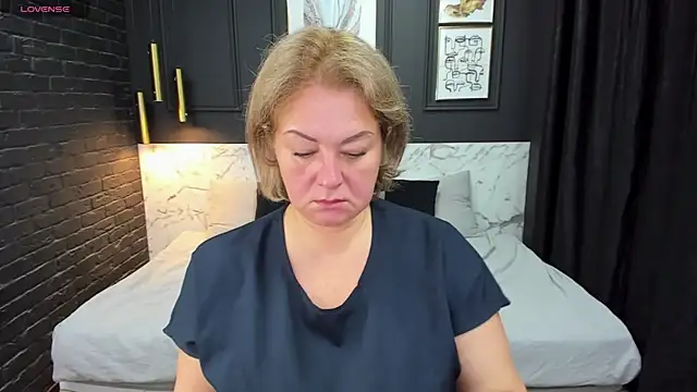 JenniferLight online show from 22, 2, 2025