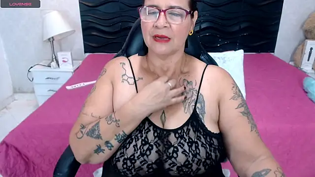 Snapshot of laura_riley chatting on 22, 3, 2025 laura riley online show from 22, 3, 2025