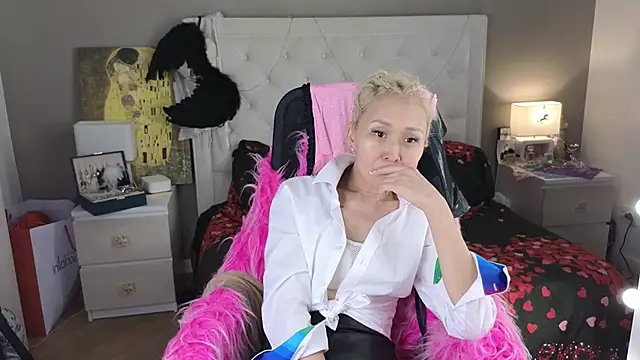 Snapshot of RoxalanaStar chatting on 12, 5, 2026 RoxalanaStar online show from 12, 5, 2026