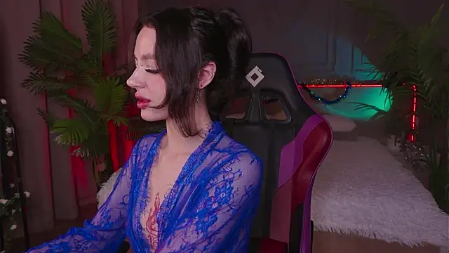 Snapshot of Devilinee chatting on 12, 12, 2024 Devilinee online show from 12, 12, 2024