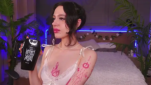 Snapshot of Devilinee chatting on 1, 2, 2025 Devilinee online show from 1, 2, 2025