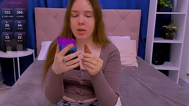 Janie JJ Curvie online show from 26, 3, 2026