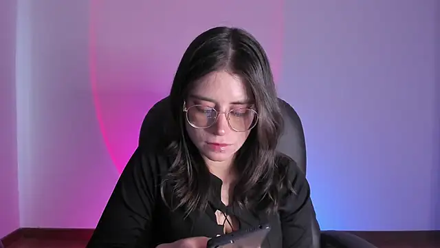 HazelKush online show from 23, 9, 2025