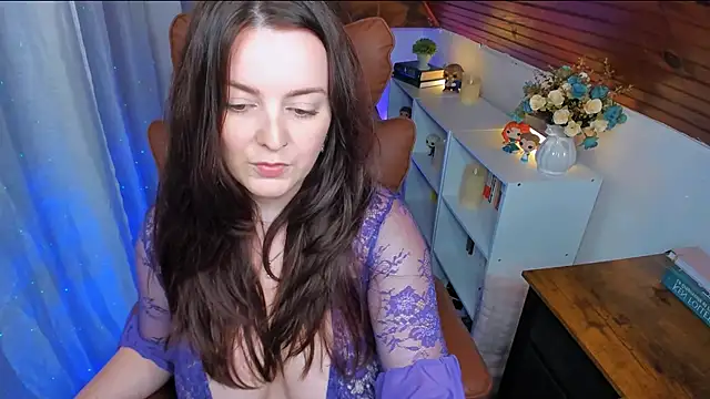 Snapshot of ErinMarshall chatting on 18, 9, 2025 ErinMarshall online show from 18, 9, 2025