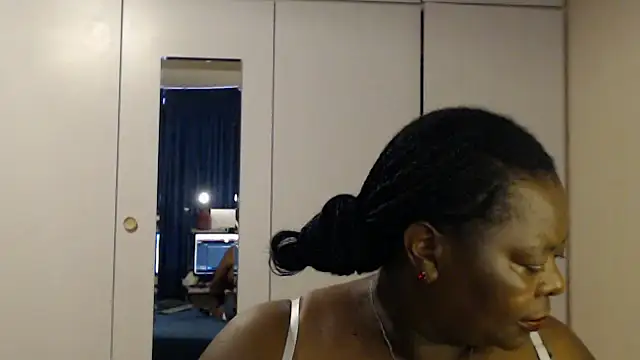 MatureBoobsDiva online show from 1, 11, 2025