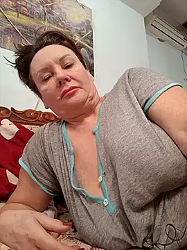  lady red  online show from 4, 2, 2025