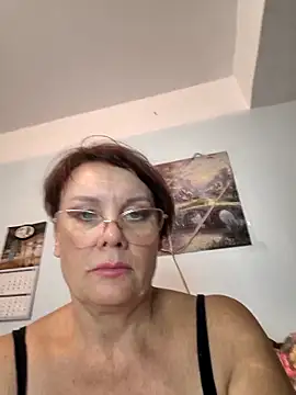  lady red  online show from 14, 9, 2025