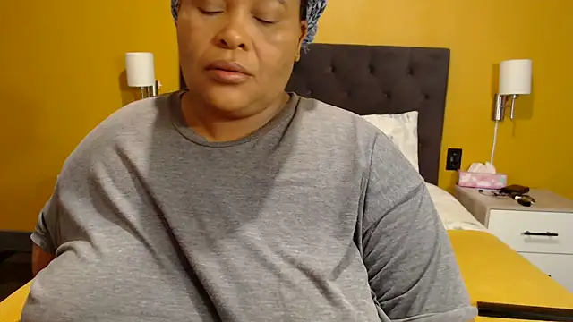 Snapshot of zandile chatting on 26, 5, 2026 zandile online show from 26, 5, 2026