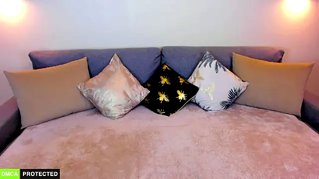 TheWoman   online show from 2, 12, 2024