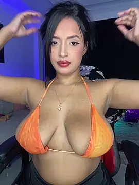 Snapshot of Shantal_Lovee chatting on 1, 2, 2025 Shantal Lovee online show from 1, 2, 2025