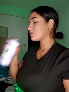 Shantal Lovee online show from 23, 4, 2026