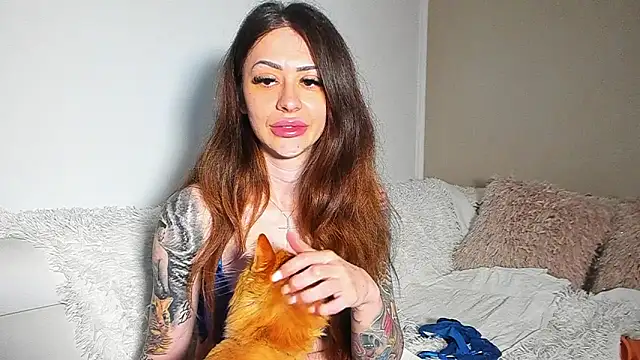 BrianaDiamondXXX online show from 25, 6, 2026