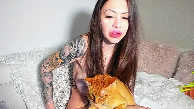 BrianaDiamondXXX online show from 6, 7, 2026