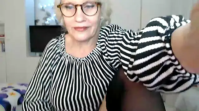 Ghertrude52 online show from 7, 3, 2025