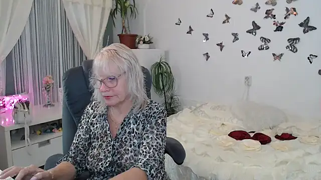 Ghertrude52 online show from 1, 10, 2025