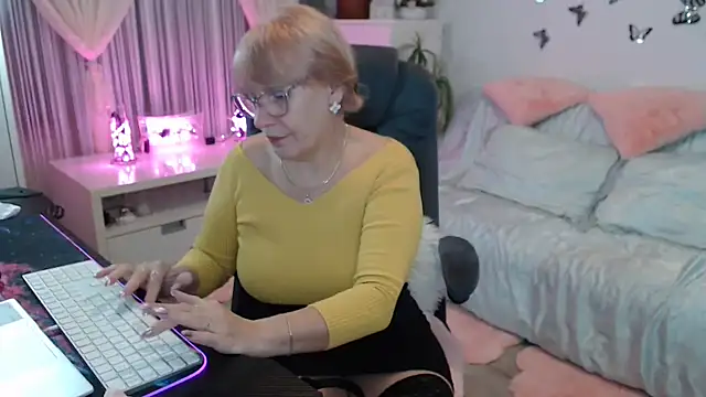 Ghertrude52 online show from 10, 11, 2025