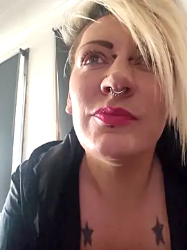 Snapshot of PinkTheHawk chatting on 28, 2, 2026 PinkTheHawk online show from 28, 2, 2026