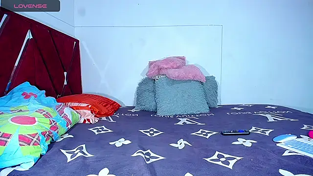 DanisaBrown online show from 10, 12, 2024