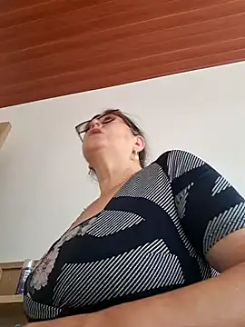 Snapshot of emma_tour chatting on 23, 12, 2024 emma tour online show from 23, 12, 2024