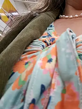 Snapshot of emma_tour chatting on 4, 10, 2025 emma tour online show from 4, 10, 2025