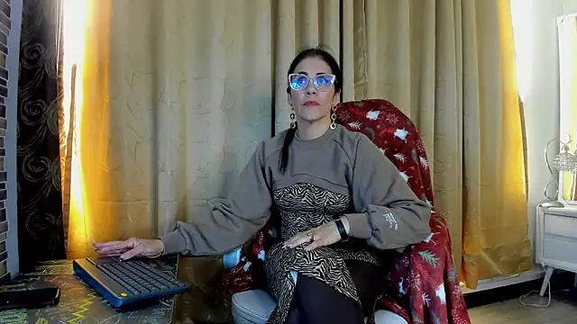 Snapshot of girasol_walton chatting on 6, 2, 2025 girasol walton online show from 6, 2, 2025