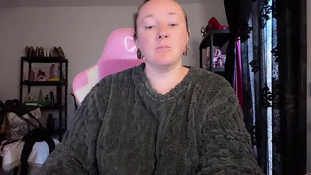 kisicaxx online show from 2, 3, 2026