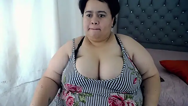 Snapshot of hotlesby4uxxx chatting on 13, 12, 2024 hotlesby4uxxx online show from 13, 12, 2024