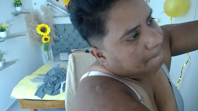 Snapshot of hotlesby4uxxx chatting on 15, 9, 2025 hotlesby4uxxx online show from 15, 9, 2025